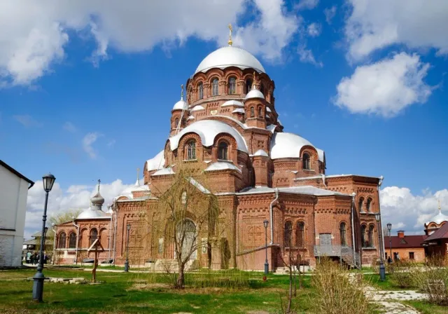 Экскурсия на остров-град Свияжск из Казани: погружение в историю и красоту