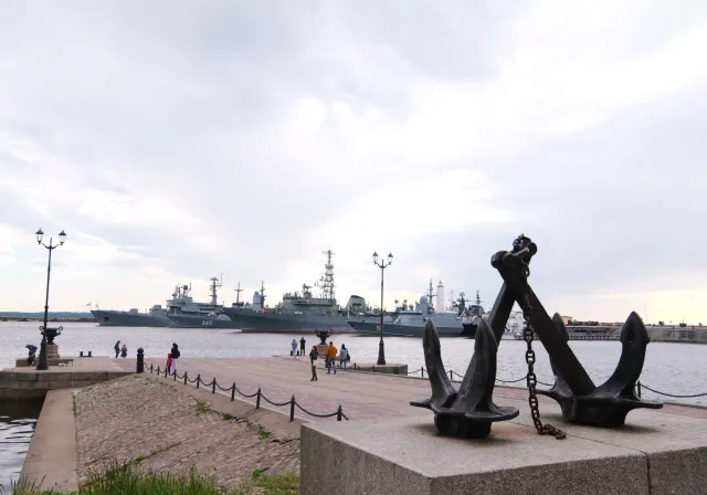 Экскурсия в Кронштадт на автобусе, Морской собор и водная прогулка вокруг фортов