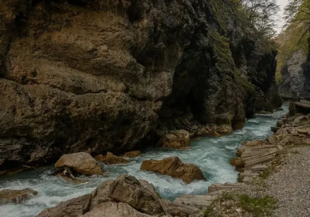Природное путешествие к Чегемским водопадам, термальным источникам и Голубому озеру