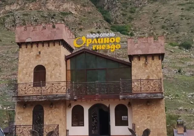 Из КМВ в Верхнюю Балкарию: Языку Тролля, Шато Эркен и термы